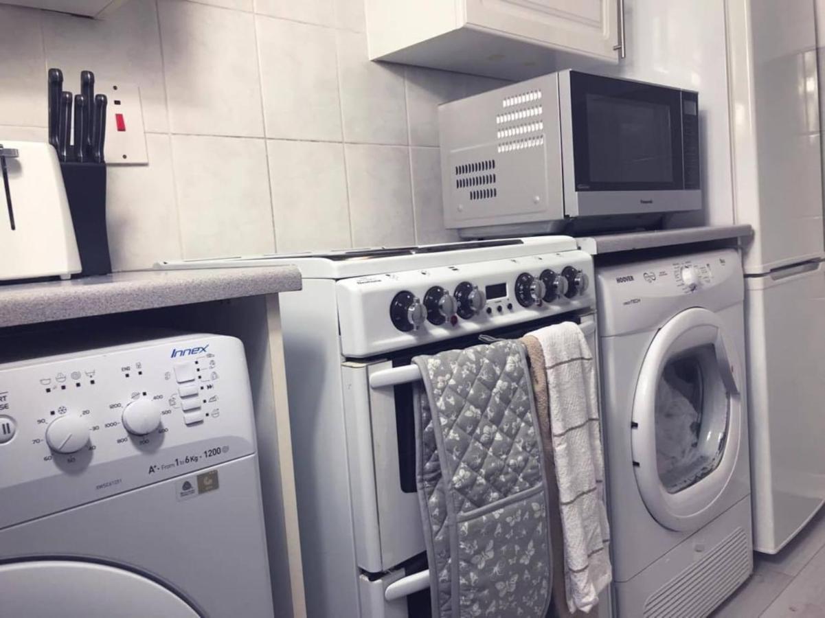 Captivating 2-Bed Apartment In Κιρκάλντυ Εξωτερικό φωτογραφία