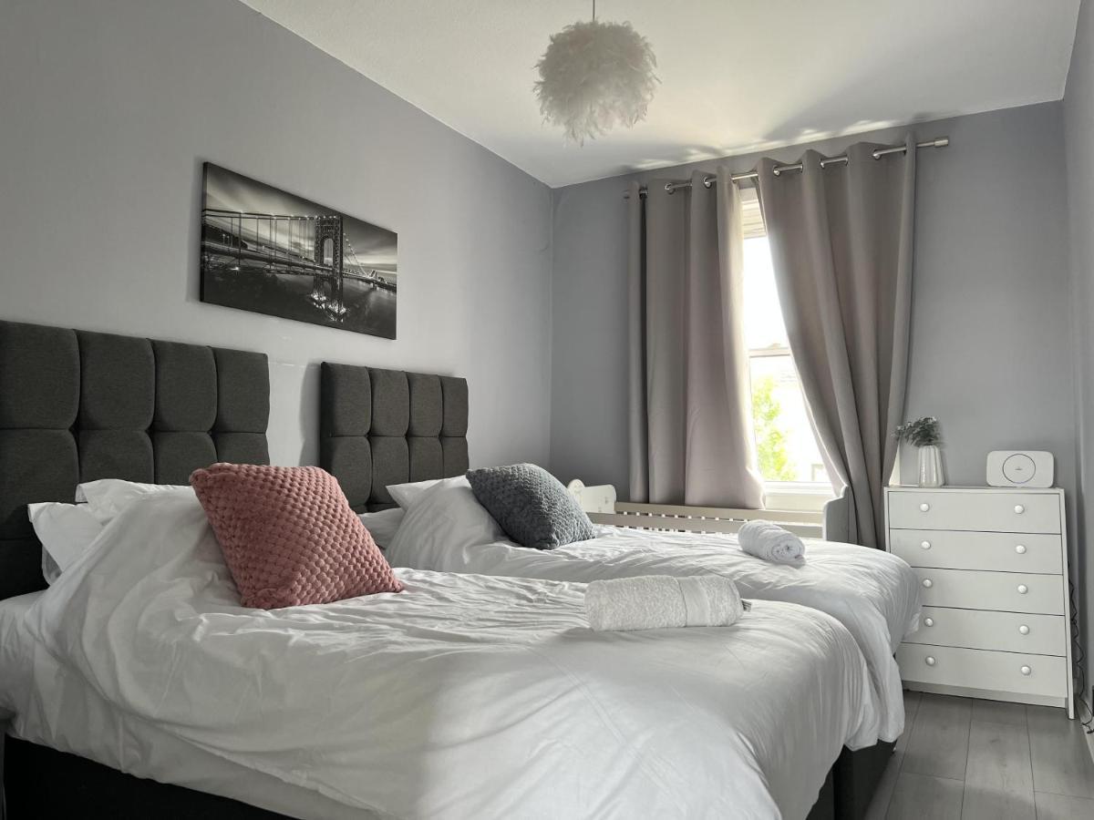 Captivating 2-Bed Apartment In Κιρκάλντυ Εξωτερικό φωτογραφία