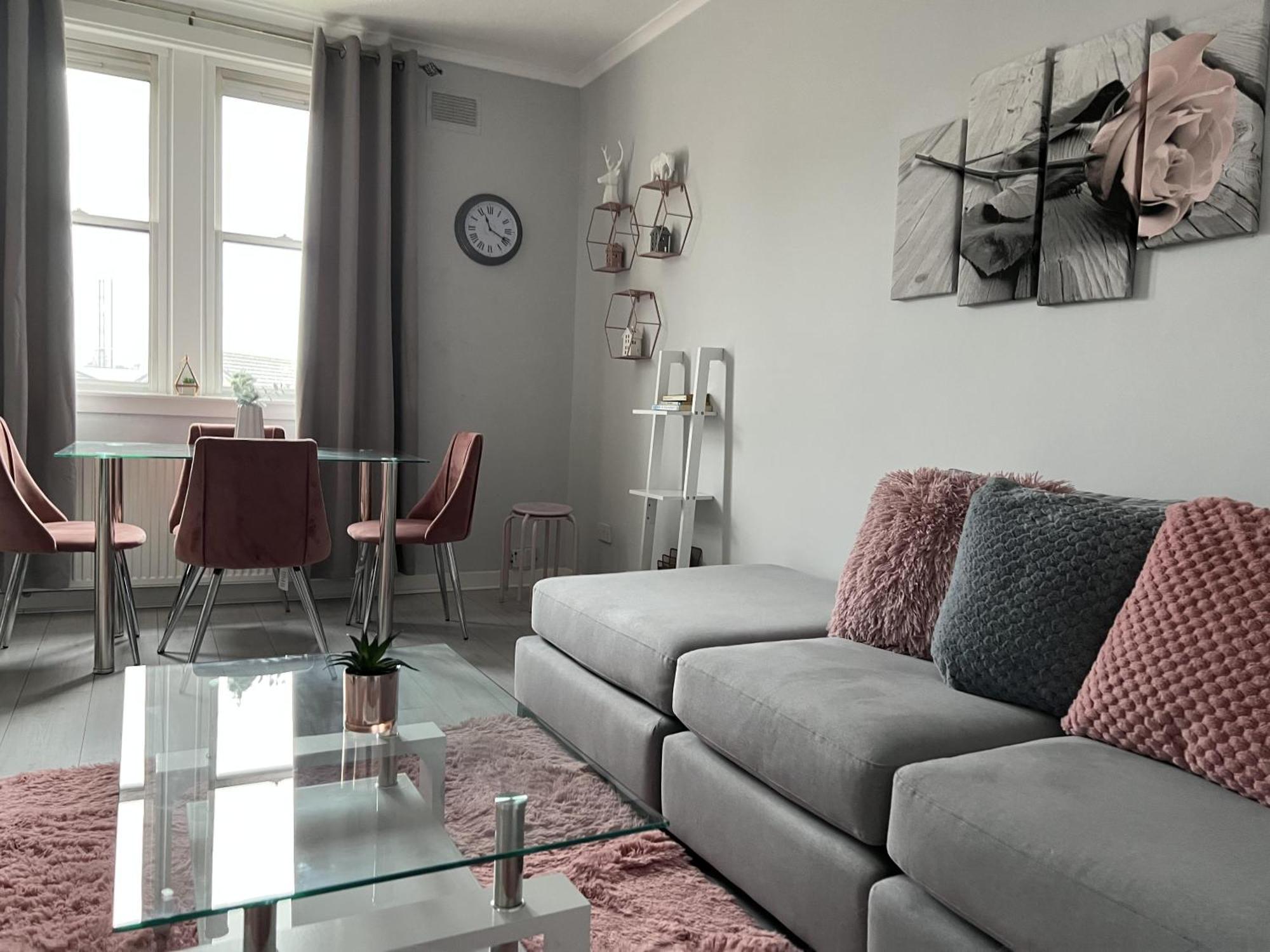 Captivating 2-Bed Apartment In Κιρκάλντυ Εξωτερικό φωτογραφία